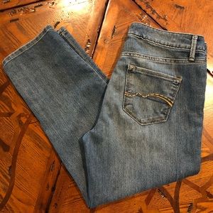 🌈3/$15🌈 Denim Capris Size 6